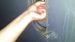 Ակնոցներով նիհար տղա ...